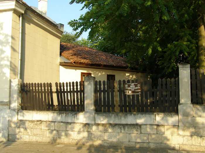 100    : -     : c 3