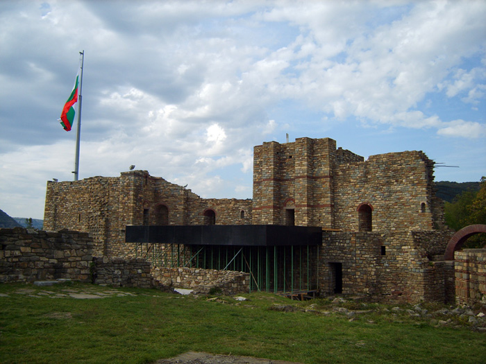 100 национални туристически обекта - Архитектурно-исторически резерват Царевец в град Велико Търново: cнимка 6